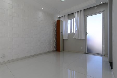 Casa de condomínio para alugar com 57m², 2 quartos e 2 vagas Casa de condomínio para alugar com 57m², 2 quartos e 2 vagasSala