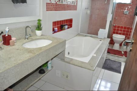 Casa à venda com 165m², 3 quartos e 1 vagaBanheiro