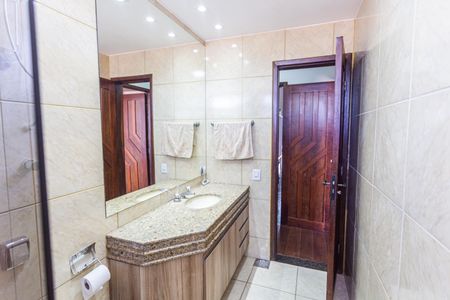 Casa à venda com 420m², 4 quartos e 4 vagas Casa à venda com 420m², 4 quartos e 4 vagasBanheiro Social