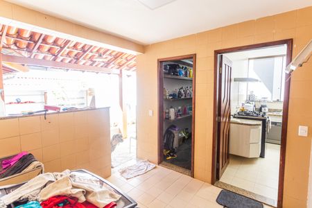 Casa à venda com 420m², 4 quartos e 4 vagas Casa à venda com 420m², 4 quartos e 4 vagasÁrea de Serviço 1