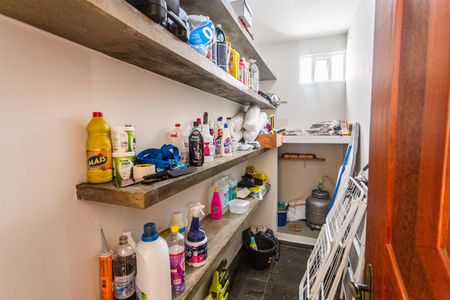 Casa à venda com 420m², 4 quartos e 4 vagas Casa à venda com 420m², 4 quartos e 4 vagasDespensa da Área de Serviço 1