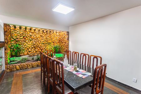 Casa à venda com 420m², 4 quartos e 4 vagas Casa à venda com 420m², 4 quartos e 4 vagasSala de Jantar