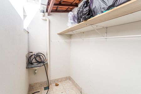 Casa à venda com 420m², 4 quartos e 4 vagas Casa à venda com 420m², 4 quartos e 4 vagasÁrea de Serviço 2