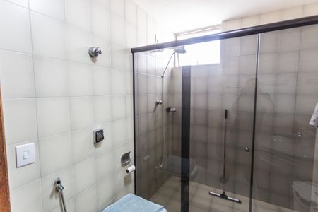 Casa à venda com 420m², 4 quartos e 4 vagas Casa à venda com 420m², 4 quartos e 4 vagasBanheiro da Suíte