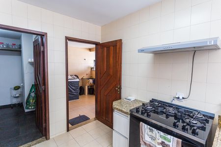 Casa à venda com 420m², 4 quartos e 4 vagas Casa à venda com 420m², 4 quartos e 4 vagasCozinha