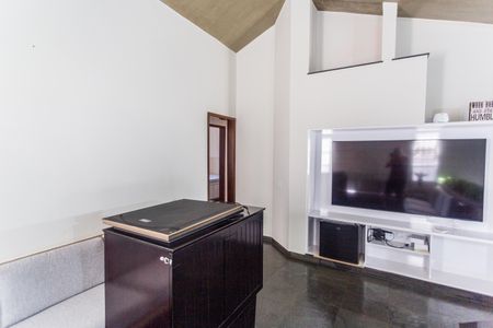Casa à venda com 420m², 4 quartos e 4 vagas Casa à venda com 420m², 4 quartos e 4 vagasSala 2