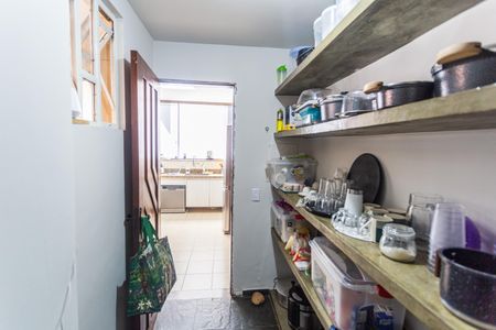 Casa à venda com 420m², 4 quartos e 4 vagas Casa à venda com 420m², 4 quartos e 4 vagasDespensa da Cozinha