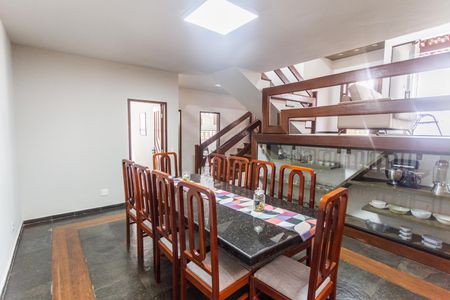 Casa à venda com 420m², 4 quartos e 4 vagas Casa à venda com 420m², 4 quartos e 4 vagasSala de Jantar