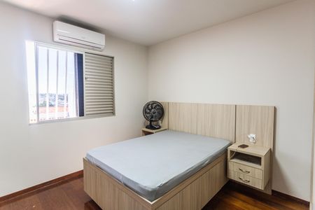 Casa à venda com 420m², 4 quartos e 4 vagas Casa à venda com 420m², 4 quartos e 4 vagasQuarto 1