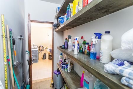 Casa à venda com 420m², 4 quartos e 4 vagas Casa à venda com 420m², 4 quartos e 4 vagasDespensa da Área de Serviço 1