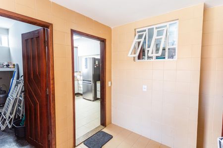 Casa à venda com 420m², 4 quartos e 4 vagas Casa à venda com 420m², 4 quartos e 4 vagasÁrea de Serviço 1