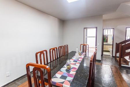 Casa à venda com 420m², 4 quartos e 4 vagas Casa à venda com 420m², 4 quartos e 4 vagasSala de Jantar