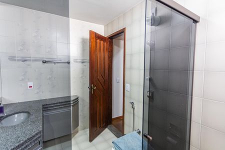 Casa à venda com 420m², 4 quartos e 4 vagas Casa à venda com 420m², 4 quartos e 4 vagasBanheiro da Suíte