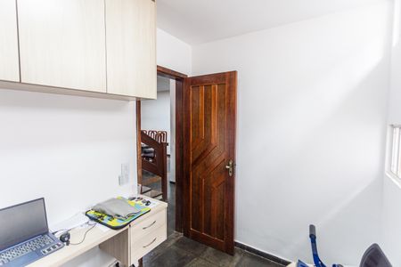 Casa à venda com 420m², 4 quartos e 4 vagas Casa à venda com 420m², 4 quartos e 4 vagasEscritório