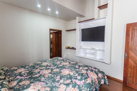 Casa à venda com 420m², 4 quartos e 4 vagas Casa à venda com 420m², 4 quartos e 4 vagasSuíte