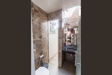 Casa à venda com 420m², 4 quartos e 4 vagas Casa à venda com 420m², 4 quartos e 4 vagasLavabo do Espaço Gourmet