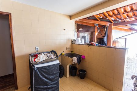 Casa à venda com 420m², 4 quartos e 4 vagas Casa à venda com 420m², 4 quartos e 4 vagasÁrea de Serviço 1