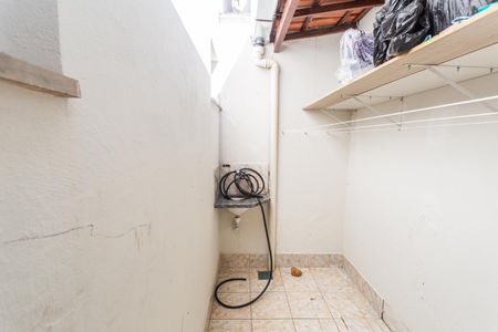Casa à venda com 420m², 4 quartos e 4 vagas Casa à venda com 420m², 4 quartos e 4 vagasÁrea de Serviço 2
