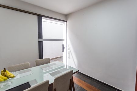 Casa à venda com 420m², 4 quartos e 4 vagas Casa à venda com 420m², 4 quartos e 4 vagasCopa