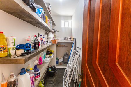 Casa à venda com 420m², 4 quartos e 4 vagas Casa à venda com 420m², 4 quartos e 4 vagasDespensa da Área de Serviço 1