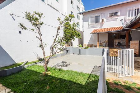 Casa à venda com 420m², 4 quartos e 4 vagas Casa à venda com 420m², 4 quartos e 4 vagasQuintal