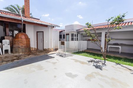 Casa à venda com 420m², 4 quartos e 4 vagas Casa à venda com 420m², 4 quartos e 4 vagasQuintal