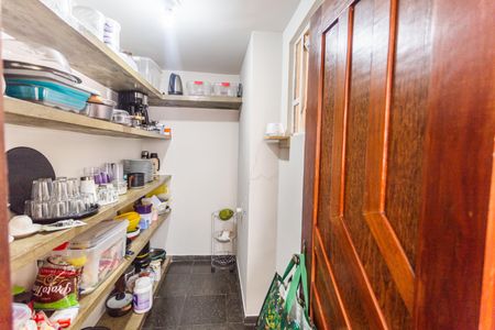 Casa à venda com 420m², 4 quartos e 4 vagas Casa à venda com 420m², 4 quartos e 4 vagasDespensa da Cozinha