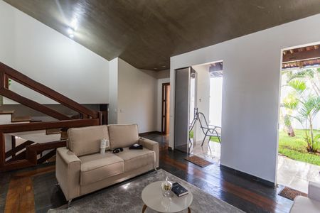 Casa à venda com 420m², 4 quartos e 4 vagas Casa à venda com 420m², 4 quartos e 4 vagasSala 1