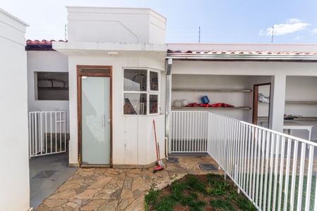 Casa à venda com 420m², 4 quartos e 4 vagas Casa à venda com 420m², 4 quartos e 4 vagasQuarto de Despejo