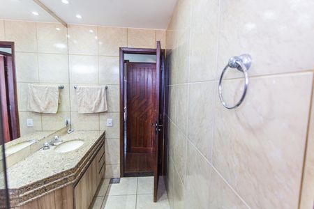 Casa à venda com 420m², 4 quartos e 4 vagas Casa à venda com 420m², 4 quartos e 4 vagasBanheiro Social