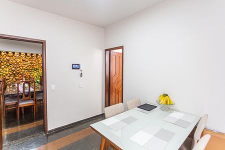 Casa à venda com 420m², 4 quartos e 4 vagas Casa à venda com 420m², 4 quartos e 4 vagasCopa