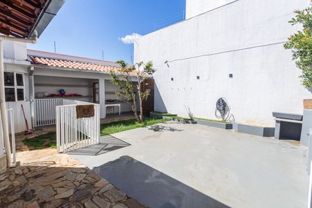 Casa à venda com 420m², 4 quartos e 4 vagas Casa à venda com 420m², 4 quartos e 4 vagasQuintal