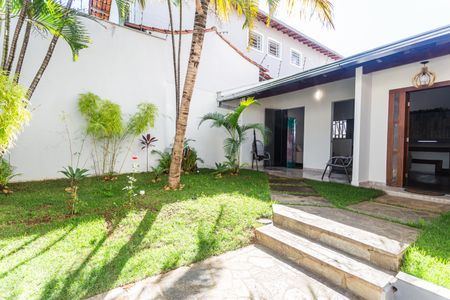 Casa à venda com 420m², 4 quartos e 4 vagas Casa à venda com 420m², 4 quartos e 4 vagasJardim/Entrada