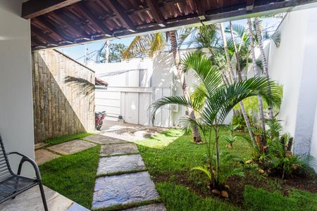 Casa à venda com 420m², 4 quartos e 4 vagas Casa à venda com 420m², 4 quartos e 4 vagasJardim/Entrada