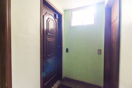 Apartamento à venda com 47m², 2 quartos e 1 vaga Apartamento à venda com 47m², 2 quartos e 1 vagaHall