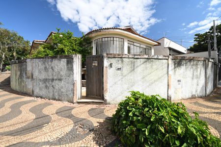 Casa para alugar com 285m², 4 quartos e 3 vagasFachada