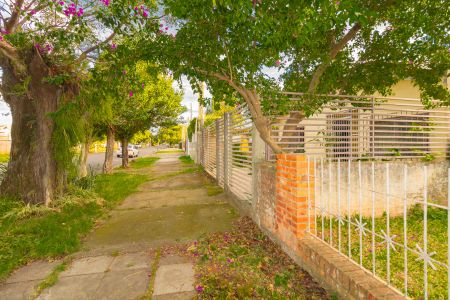 Casa à venda com 300m², 5 quartos e 3 vagas Casa à venda com 300m², 5 quartos e 3 vagasVista da Rua