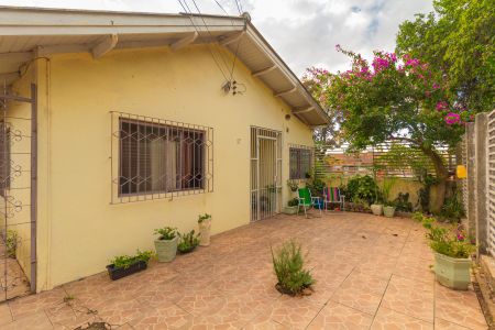 Casa à venda com 300m², 5 quartos e 3 vagas Casa à venda com 300m², 5 quartos e 3 vagasFrente da Casa