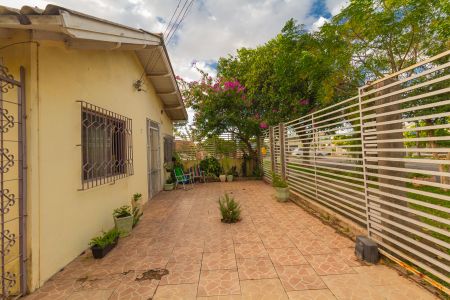 Casa à venda com 300m², 5 quartos e 3 vagas Casa à venda com 300m², 5 quartos e 3 vagasFrente da Casa