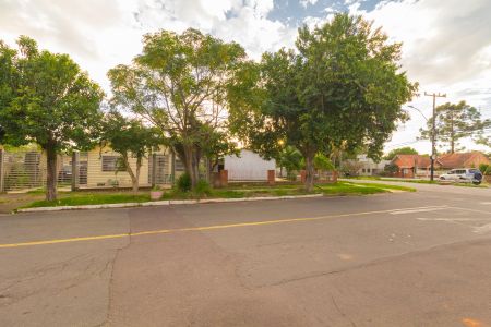 Casa à venda com 300m², 5 quartos e 3 vagas Casa à venda com 300m², 5 quartos e 3 vagasVista da Rua