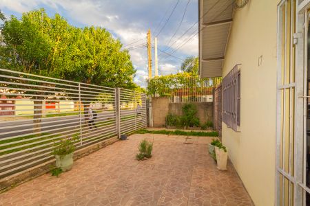 Casa à venda com 300m², 5 quartos e 3 vagas Casa à venda com 300m², 5 quartos e 3 vagasFrente da Casa