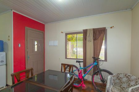 Casa à venda com 300m², 5 quartos e 3 vagas Casa à venda com 300m², 5 quartos e 3 vagasSala