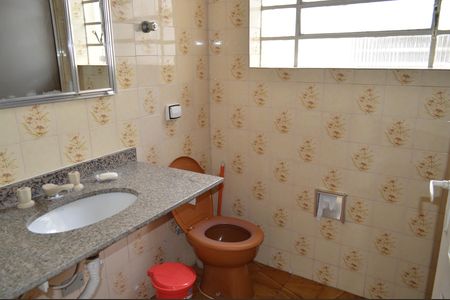 Casa à venda com 160m², 4 quartos e 1 vagaBanheiro