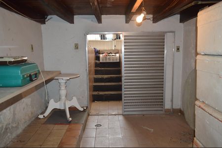 Casa à venda com 160m², 4 quartos e 1 vagaPorão