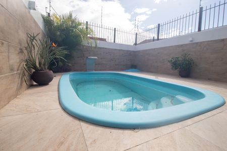 Casa à venda com 192m², 4 quartos e 1 vagaÁrea comum - Piscina