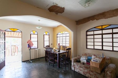 Casa à venda com 360m², 3 quartos e 1 vagaSala