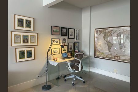 Apartamento à venda com 189m², 3 quartos e 1 vaga Apartamento à venda com 189m², 3 quartos e 1 vagaEscritório