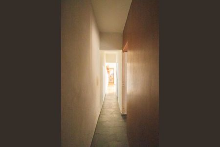 Casa à venda com 255m², 4 quartos e 2 vagasCorredor