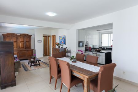 Apartamento à venda com 104m², 2 quartos e 2 vagas Apartamento à venda com 104m², 2 quartos e 2 vagasSala