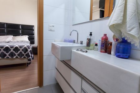 Apartamento à venda com 104m², 2 quartos e 2 vagas Apartamento à venda com 104m², 2 quartos e 2 vagasBanheiro da Suíte